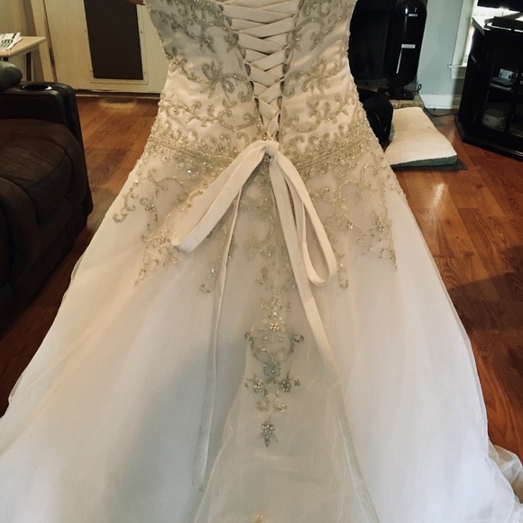 Ballgown Wedding Dress - Sz 8 - Strapless Tulle Satin Bodice - Picture 11 of 11